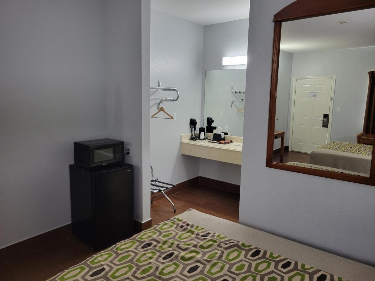 Scottish Inn & Suites Hankamer Eksteriør billede