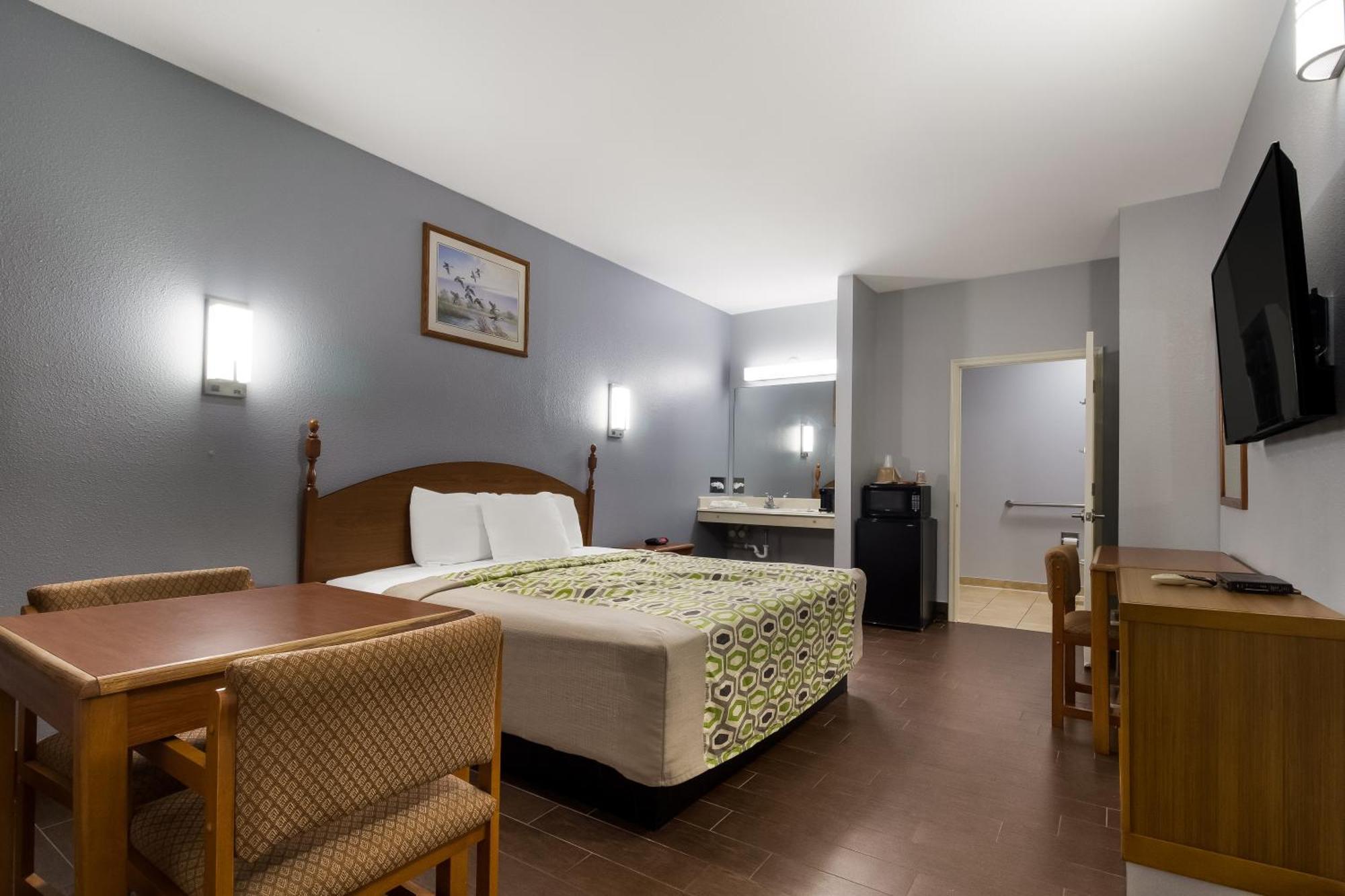 Scottish Inn & Suites Hankamer Eksteriør billede