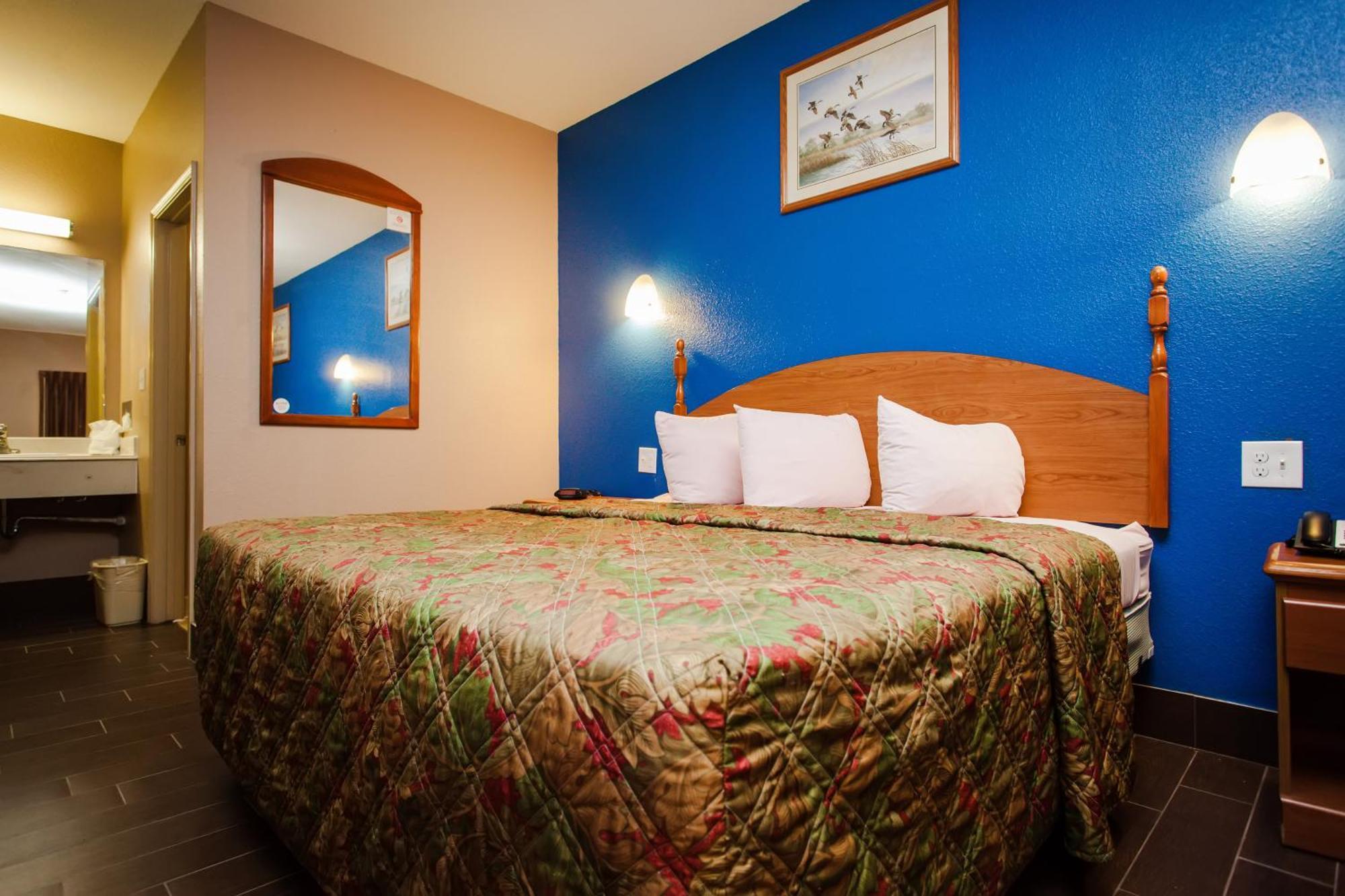 Scottish Inn & Suites Hankamer Værelse billede